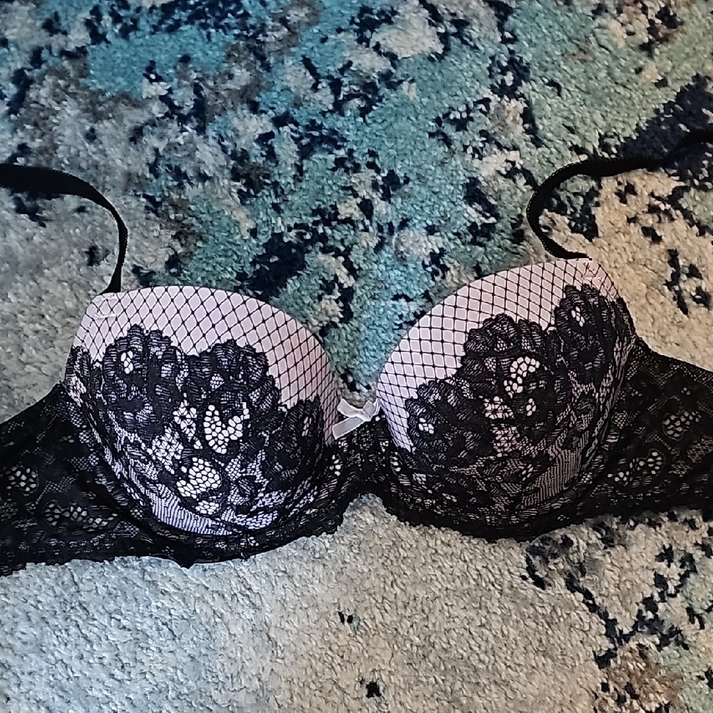 Lace Push-Up Bra in Black and Blush with Adjustable Straps